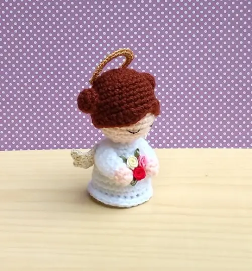 Mini Anjinha com Flores Amigurumi