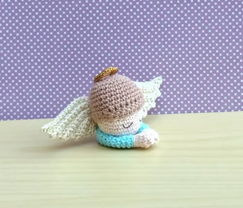 Mini Anjinho Orando Amigurumi