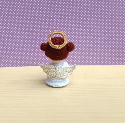 Mini Anjinha com Flores Amigurumi