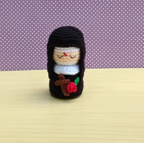 Mini Santa Rita Amigurumi