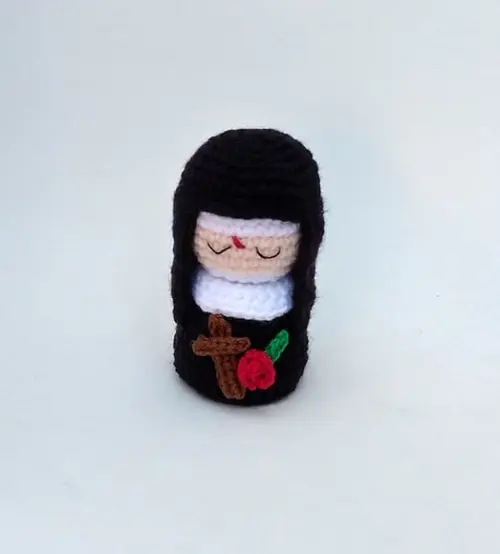 Mini Santa Rita Amigurumi