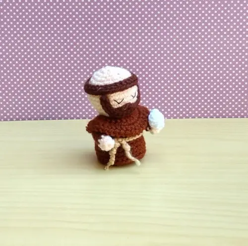 Mini São Francisco de Assis Amigurumi