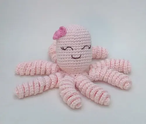 Polvo Amigurumi - Menina - Laço (prematuro e Recém-nascido)