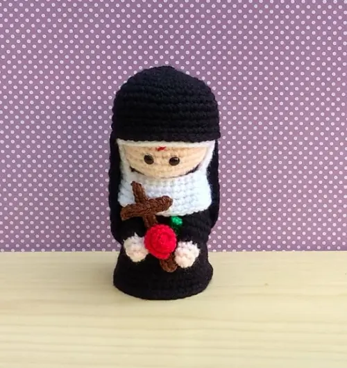 Santa Rita de Cássia Amigurumi