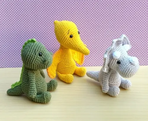 Trio Dinos (t-rex, Pterodáctilo e Triceratops) Amigurumi