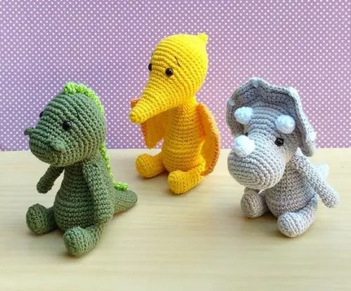 Trio Dinos (t-rex, Pterodáctilo e Triceratops) Amigurumi