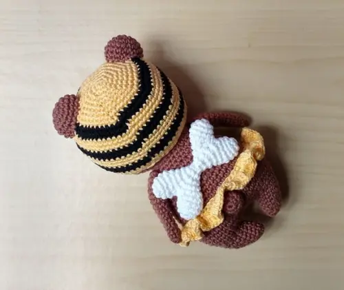Ursa Bruna Amigurumi Vestida de Abelha