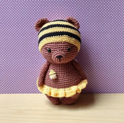 Ursa Bruna Amigurumi Vestida de Abelha