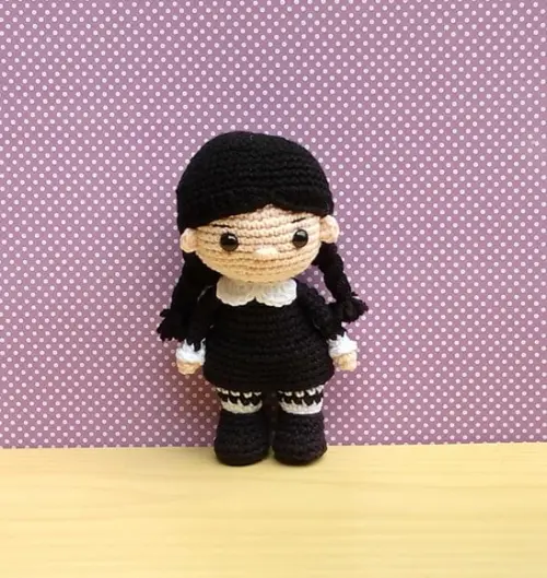 Wandinha Addams Amigurumi