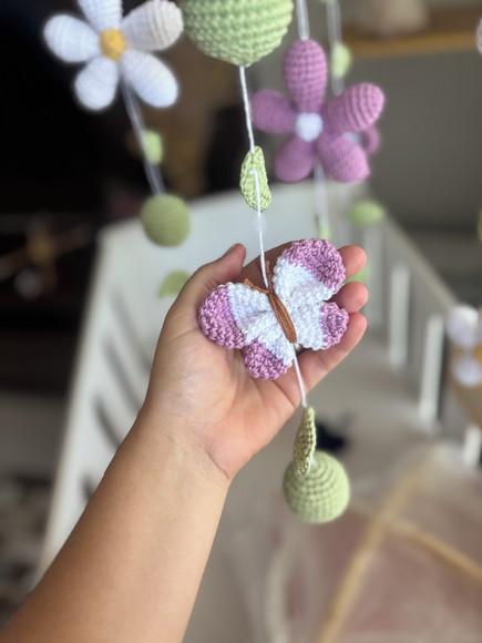 Móbile para Berço de Flores e Borboletas Lilás
