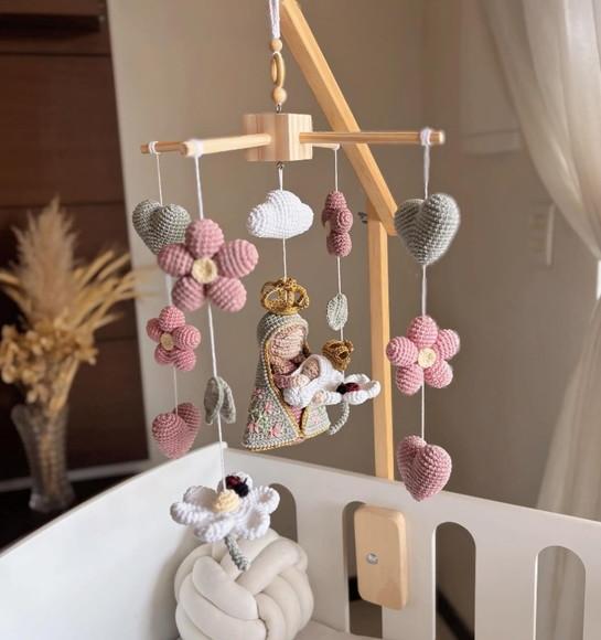 Mobile para Berço Santinha em Crochê Amigurumi