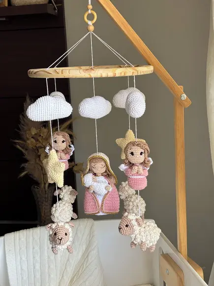 Mobile para Berço Santinha em Crochê Amigurumi