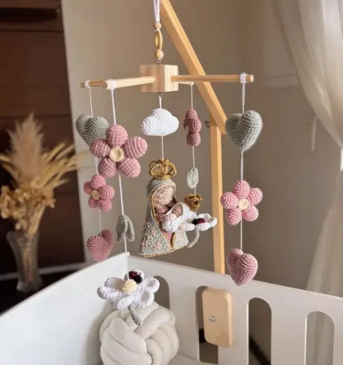 Mobile para Berço Santinha em Crochê Amigurumi