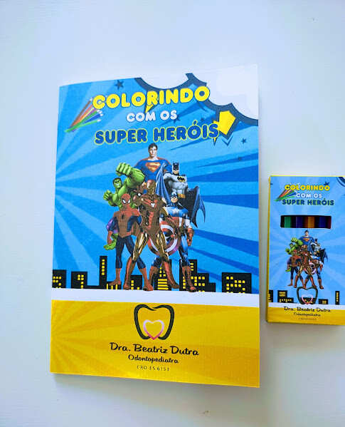 Livrinho de Colorir com Mini Lápis de Cor - Super Heróis - 20x1