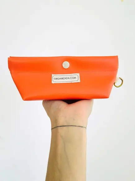 Porta Óculos com Botão Laranja- Coleção Florescer