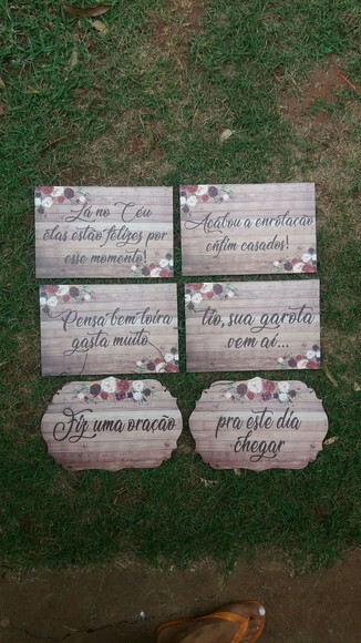 4 Placas Pajem + 2 Placa Das Cadeiras Em Mdf Com Sua Frase