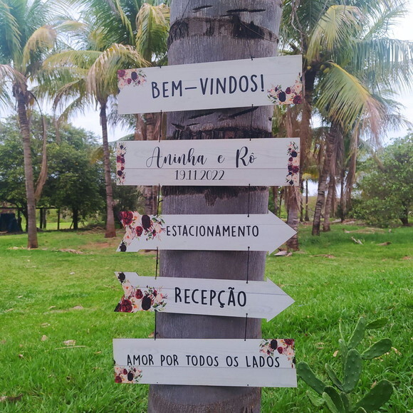 5 Placas casamento indicativa COM SUA FRASE em MDF Marsala