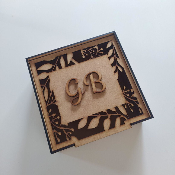 Caixa Convite em mdf com Tampa Recortada 15x15cm