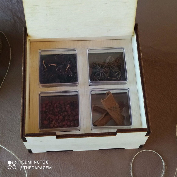 GIN BOX em madeira com especiarias