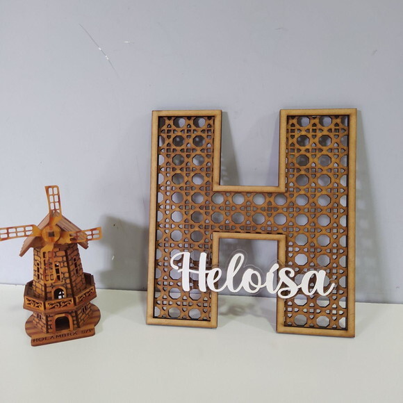 Letra Decorativa palhinha Indiana em mdf 30cm