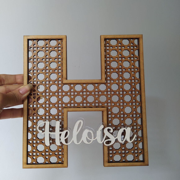 Letra Decorativa palhinha Indiana em mdf 30cm