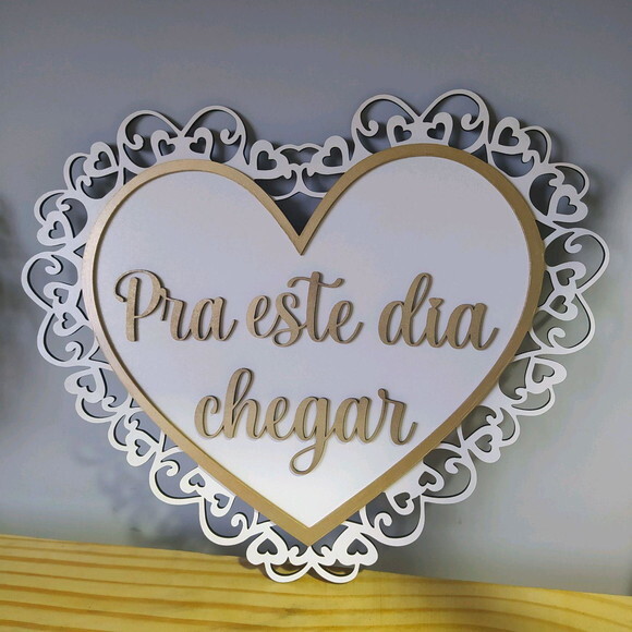 Placa cadeira dos noivos coração arabesco