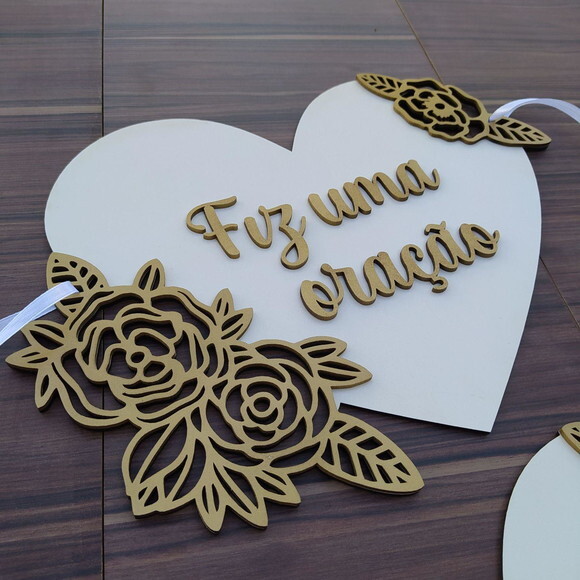 Placa cadeira dos noivos coração floral alto relevo
