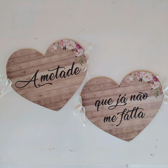Placa cadeira dos noivos em MDF - coração COM SUA FRASE