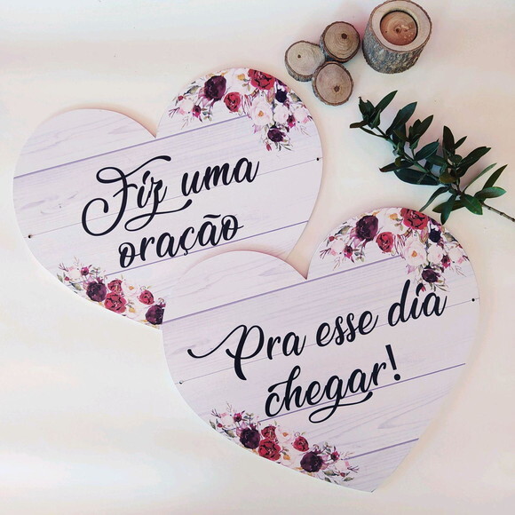 Placa cadeira dos noivos em MDF - coração COM SUA FRASE