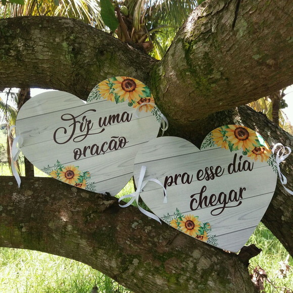 Placa cadeira dos noivos em MDF - coração COM SUA FRASE