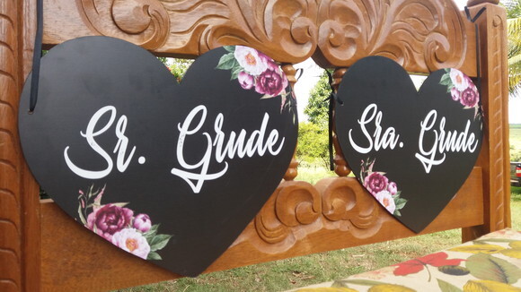 Placa cadeira dos noivos em MDF - Coração COM SUA FRASE