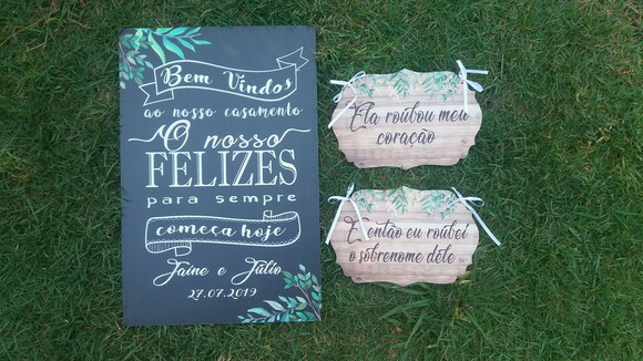 Placa Chalkboard 60x40 + 2 placas cadeiras dos noivos