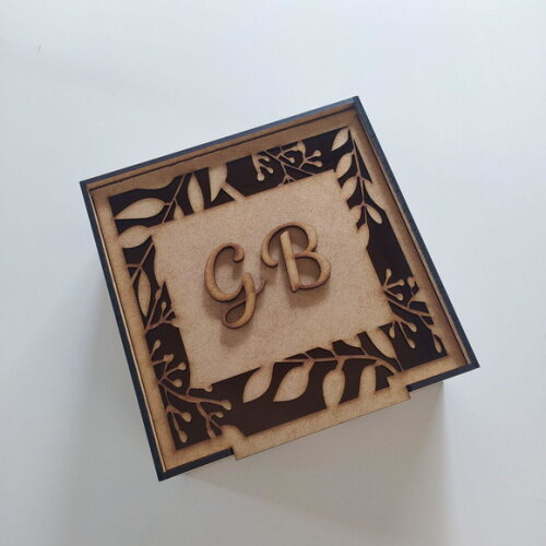 Caixa Convite em mdf com Tampa Recortada 15x15cm
