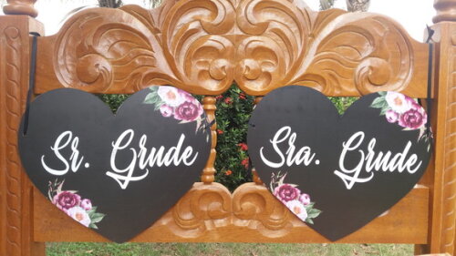 Placa cadeira dos noivos em MDF - Coração COM SUA FRASE