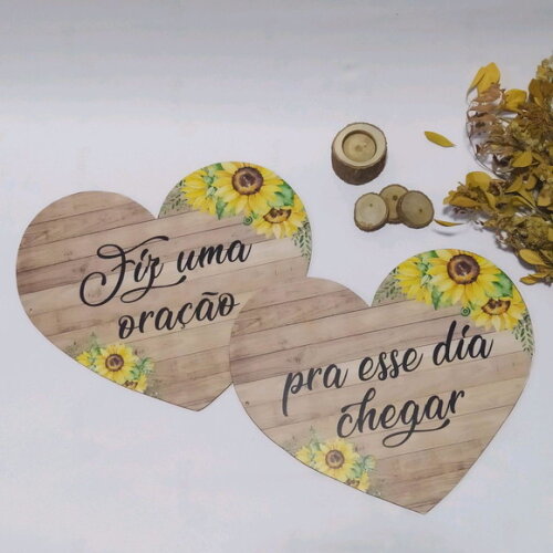 Placa cadeira dos noivos em MDF - coração COM SUA FRASE