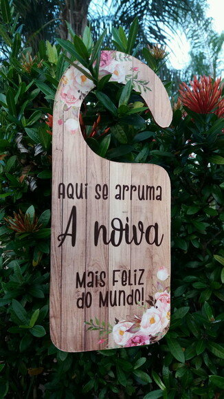 Placa de Porta Aqui se arruma A noiva mais feliz do mundo!