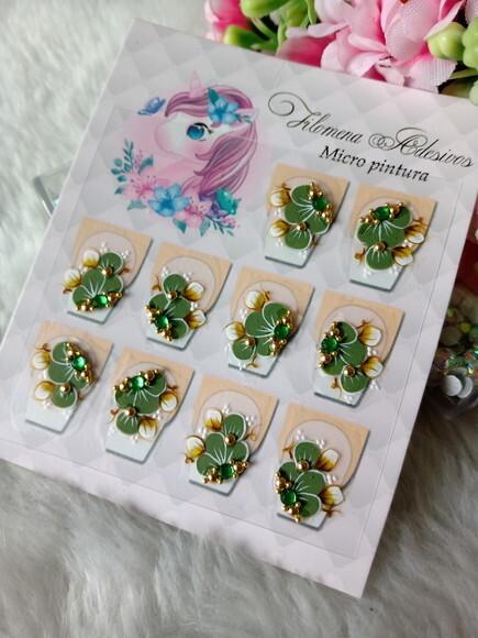 Adesivo de Luxo, Unhas