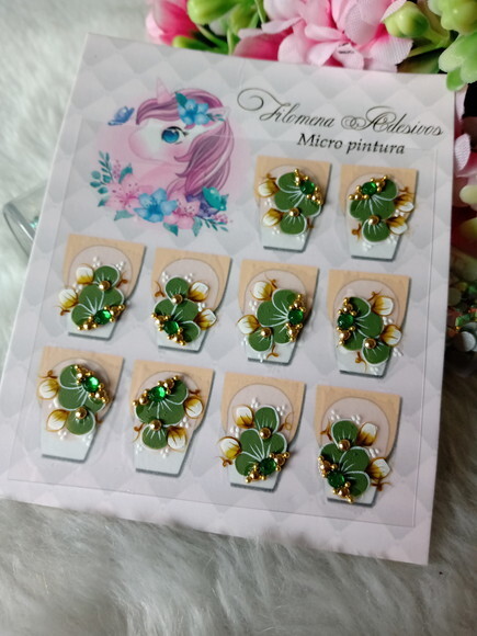 Adesivo de Luxo, Unhas