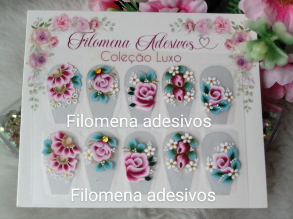 Adesivos de Luxo, Unhas
