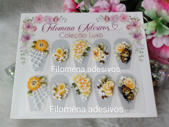 Adesivos de Luxo, Unhas