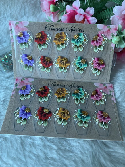 Adesivos de Luxo, Unhas