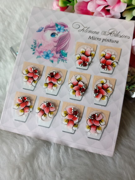 Adesivos de Luxo, Unhas