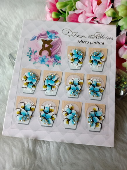 Adesivos de Luxo, Unhas