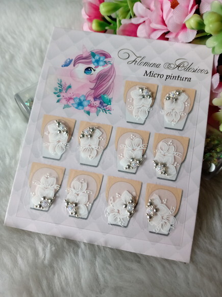 Adesivos de Luxo, Unhas