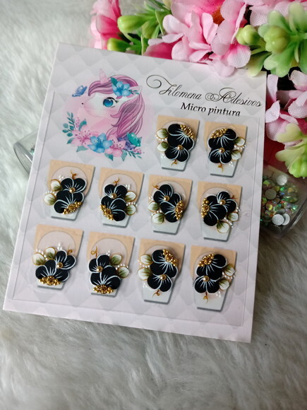 Adesivos de Luxo, Unhas