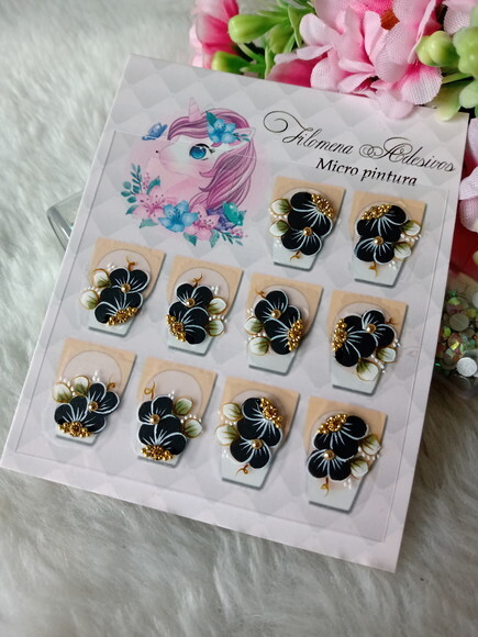 Adesivos de Luxo, Unhas