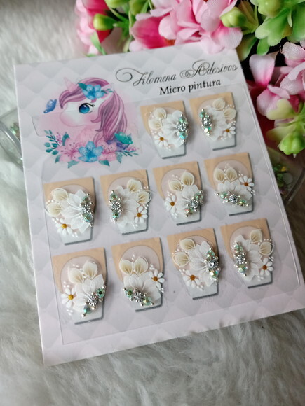 Adesivos de Luxo, Unhas