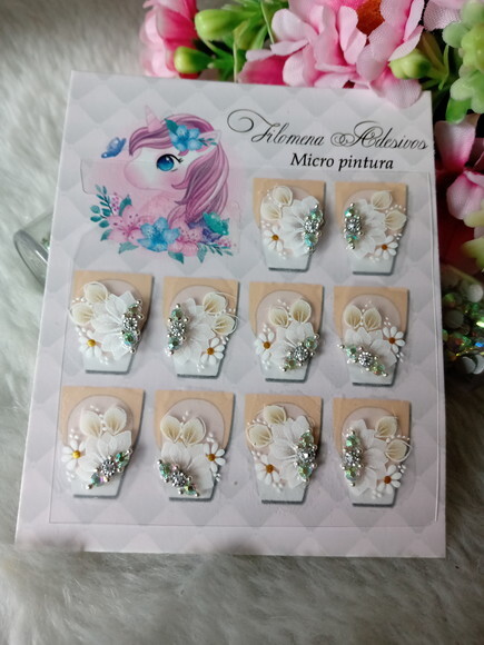 Adesivos de Luxo, Unhas
