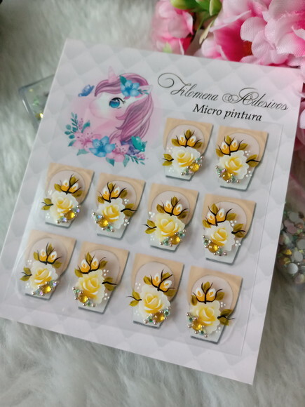 Adesivos de Luxo, Unhas