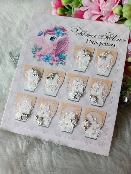 Adesivos de Luxo, Unhas